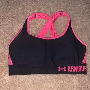 🔥Pink and black under Armour bra with cups and band